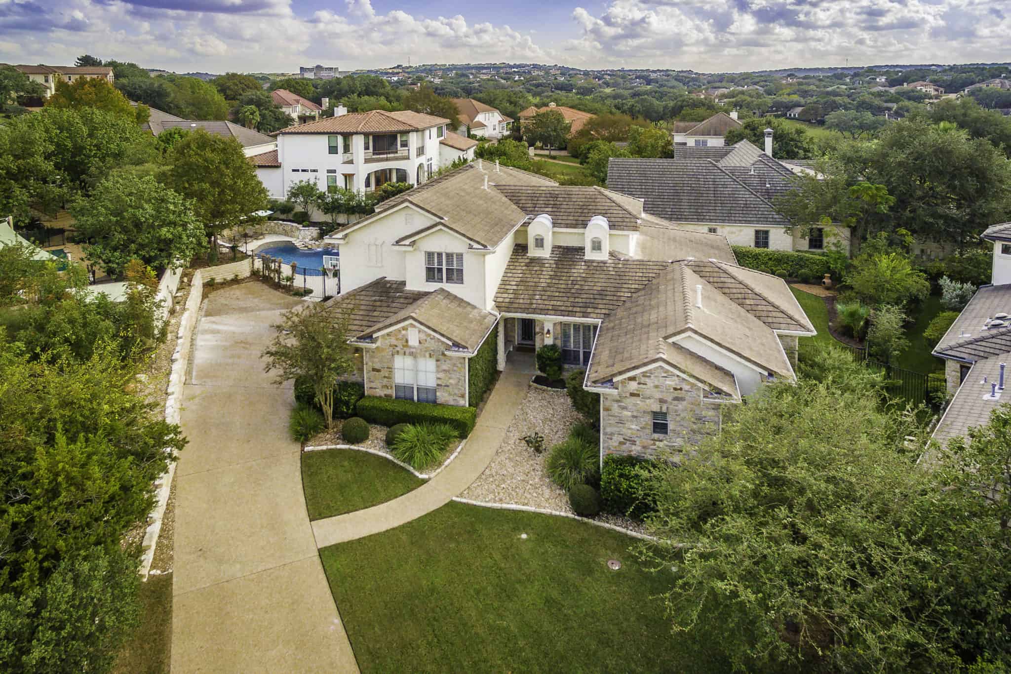 6 Hedgefield Court, The Hills, TX 78738